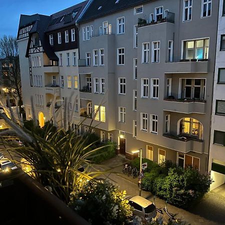 Cozy Modern Apartment With Small Balcony In The Heart Of Berlín Exterior foto