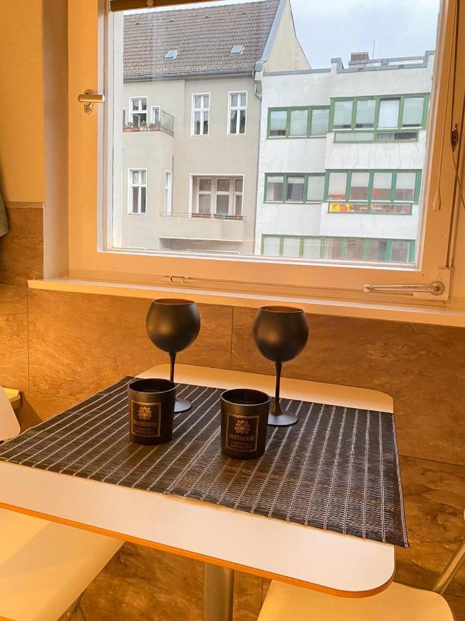Cozy Modern Apartment With Small Balcony In The Heart Of Berlín Exterior foto